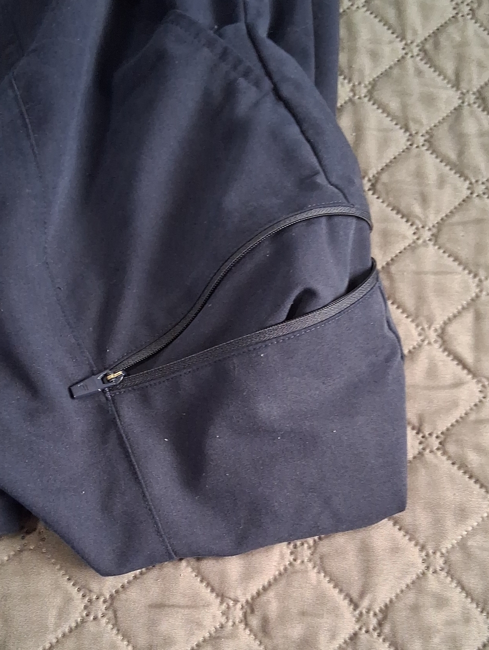 NEW Fabletics Scrub Set - Picture 8 of 9